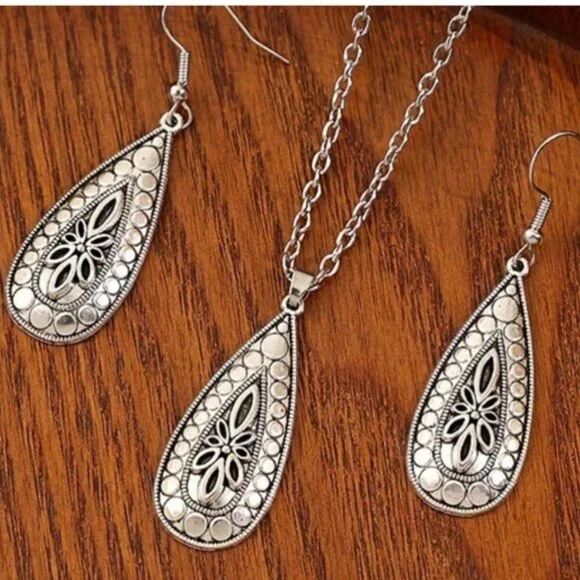 925 Sterling Silver Vintage Flower Water Drop Design Necklace & Earring Set - Picture 2 of 3